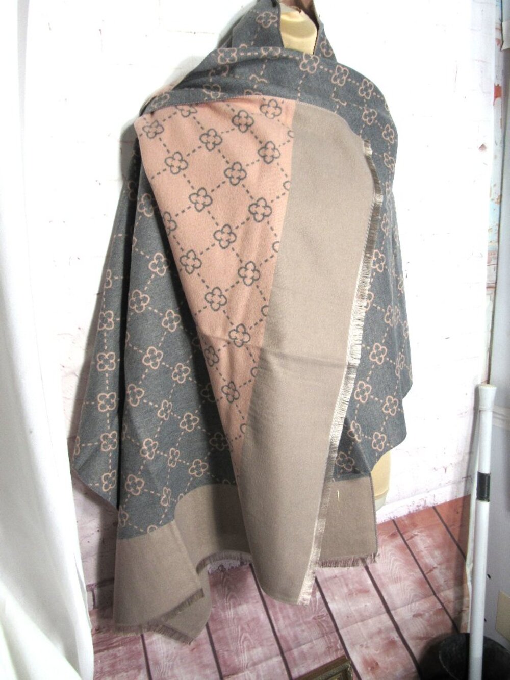 NEW GIFT QUALITY  CASHMERE BLEND REVERSIBLE SCARF SHAWL BUTTERY SOFT